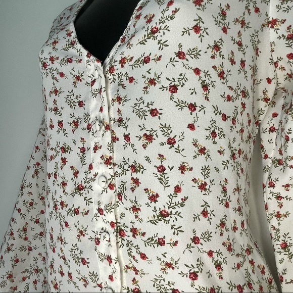 Forever 21 Floral button blouse. M - Picture 3 of 6